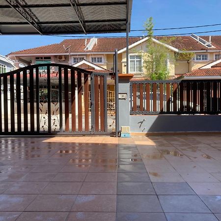 Comfy Sutera Seberang Jaya Villa Kampong Belah Dua Kültér fotó